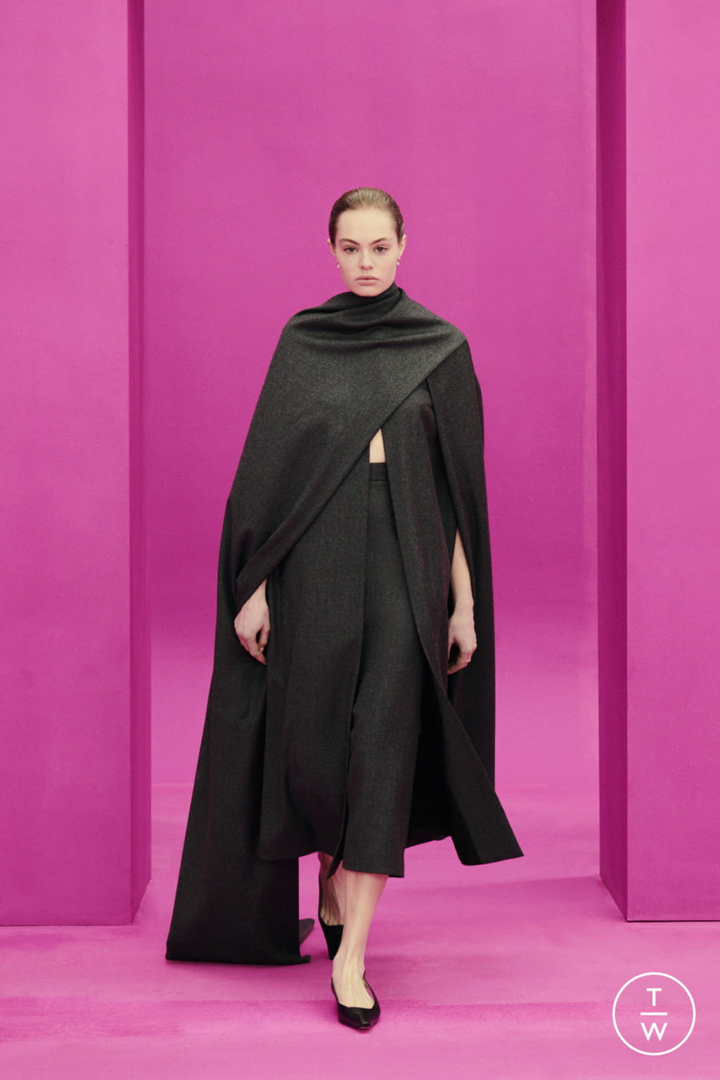 Fashion Week London Fall/Winter 2021 look 1 from the Emilia Wickstead collection womenswear