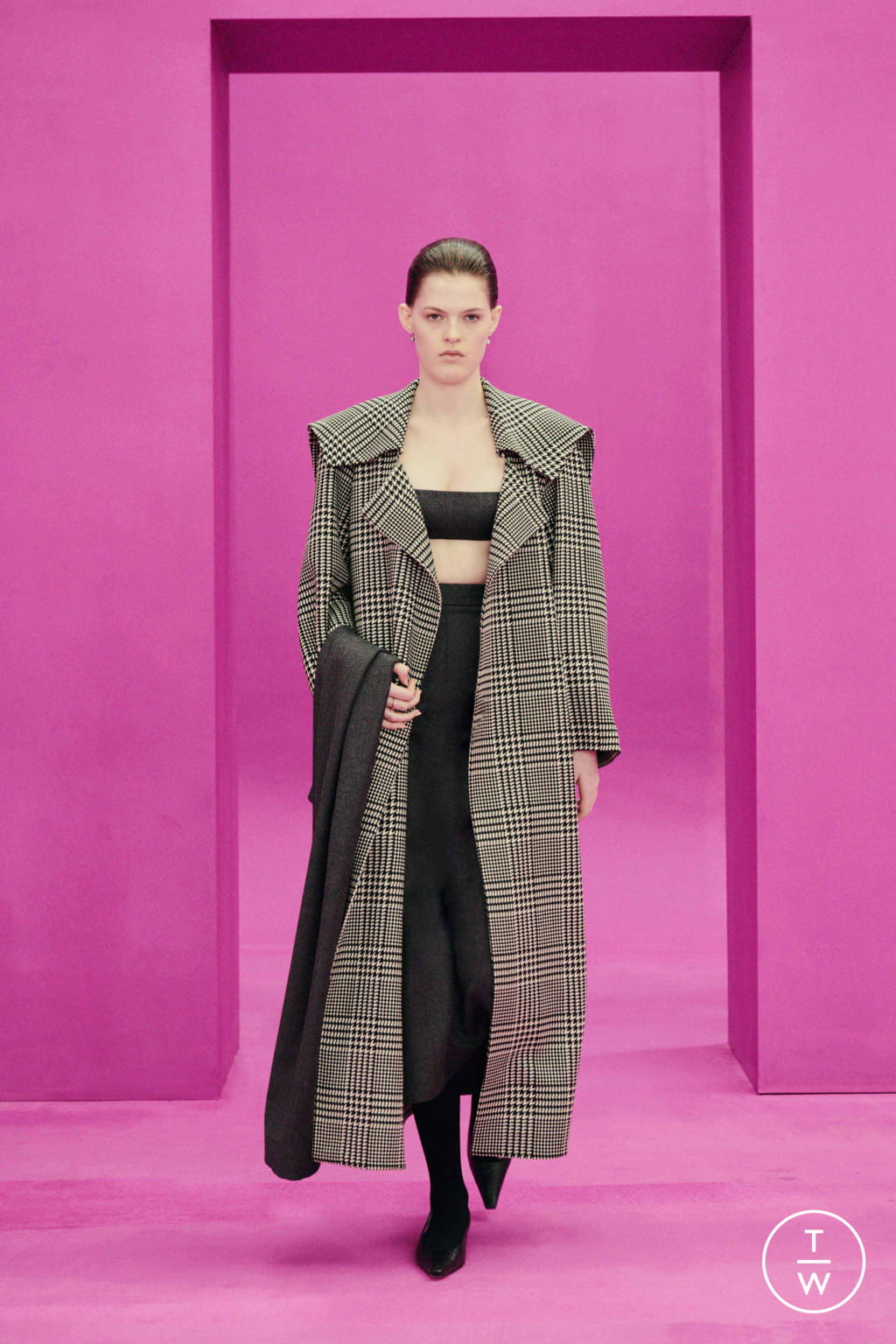 Fashion Week London Fall/Winter 2021 look 28 from the Emilia Wickstead collection 女装