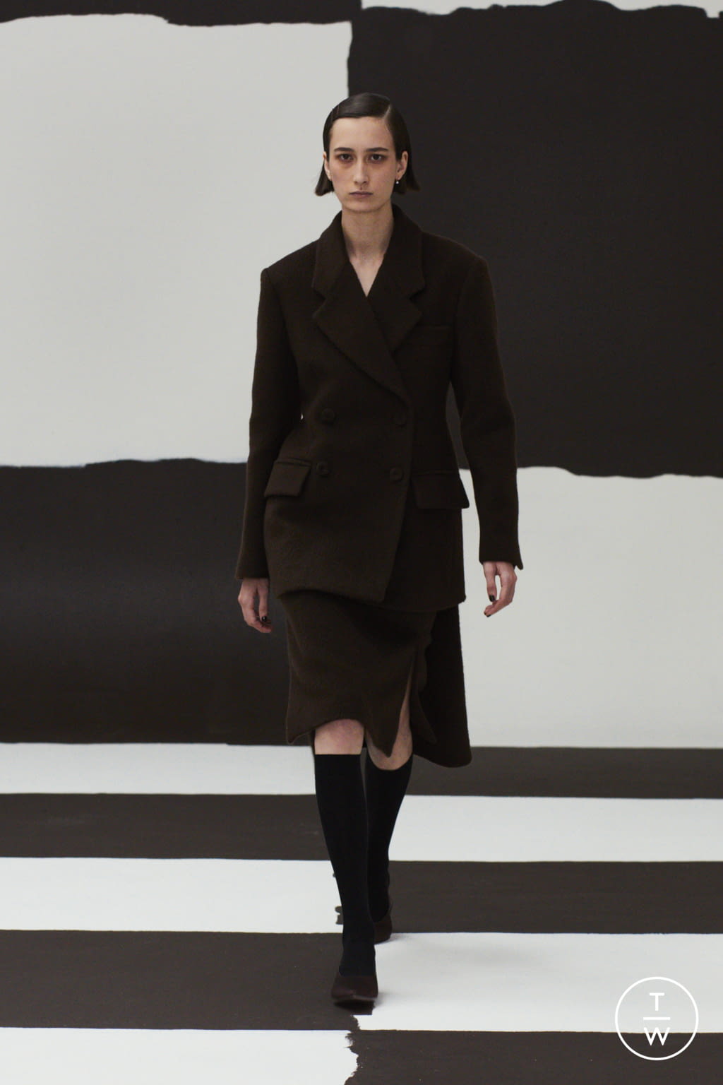 Fashion Week London Fall/Winter 2022 look 1 from the Emilia Wickstead collection womenswear