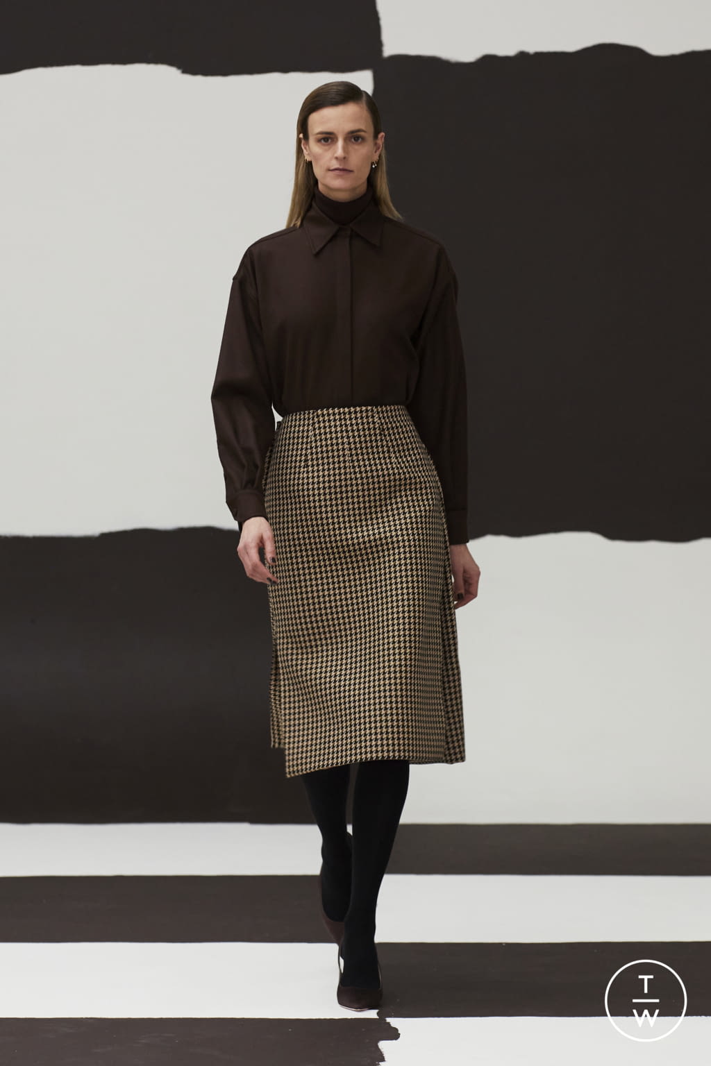 Fashion Week London Fall/Winter 2022 look 11 from the Emilia Wickstead collection womenswear