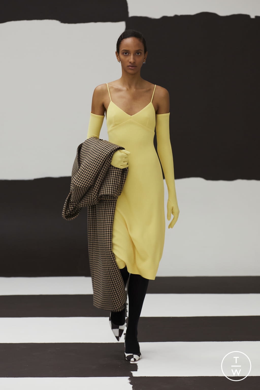 Fashion Week London Fall/Winter 2022 look 12 from the Emilia Wickstead collection womenswear