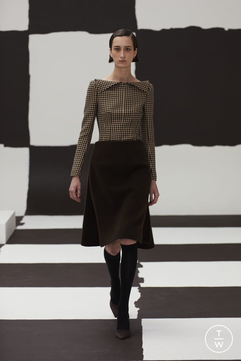 Fashion Week London Fall/Winter 2022 look 13 from the Emilia Wickstead collection 女装