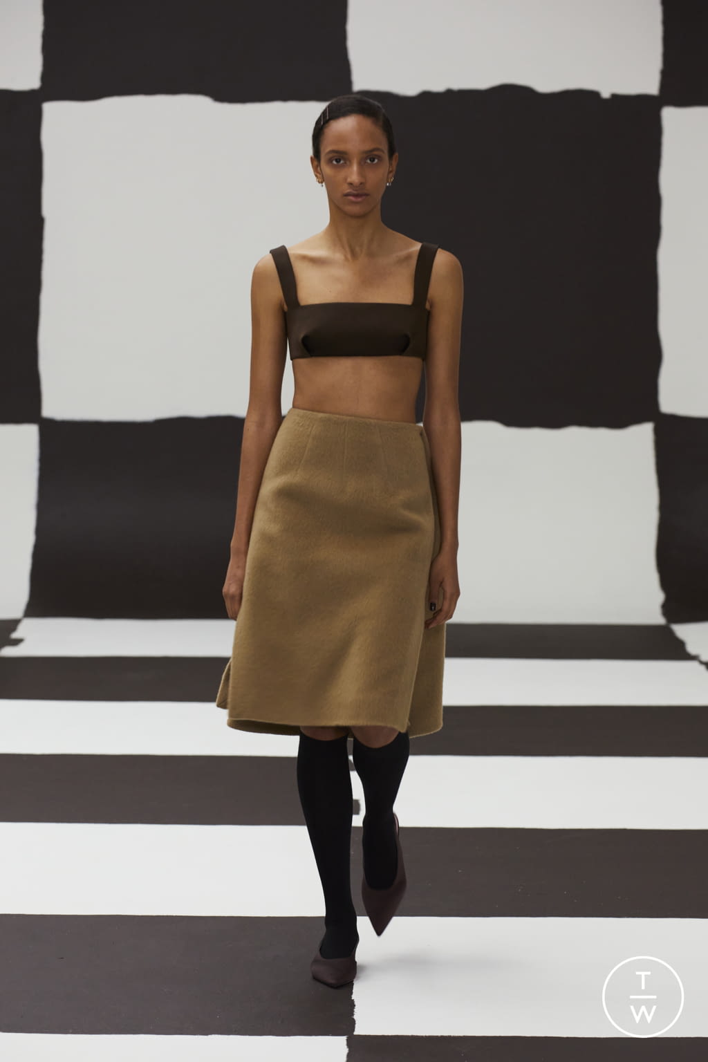 Fashion Week London Fall/Winter 2022 look 2 de la collection Emilia Wickstead womenswear