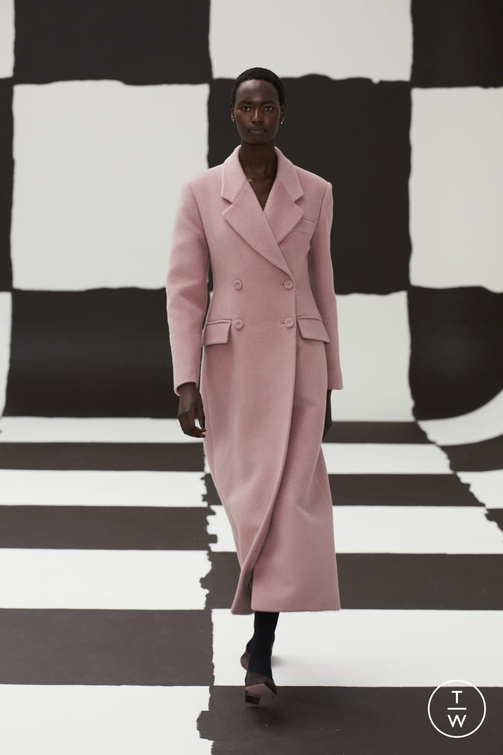 Fashion Week London Fall/Winter 2022 look 3 from the Emilia Wickstead collection 女装