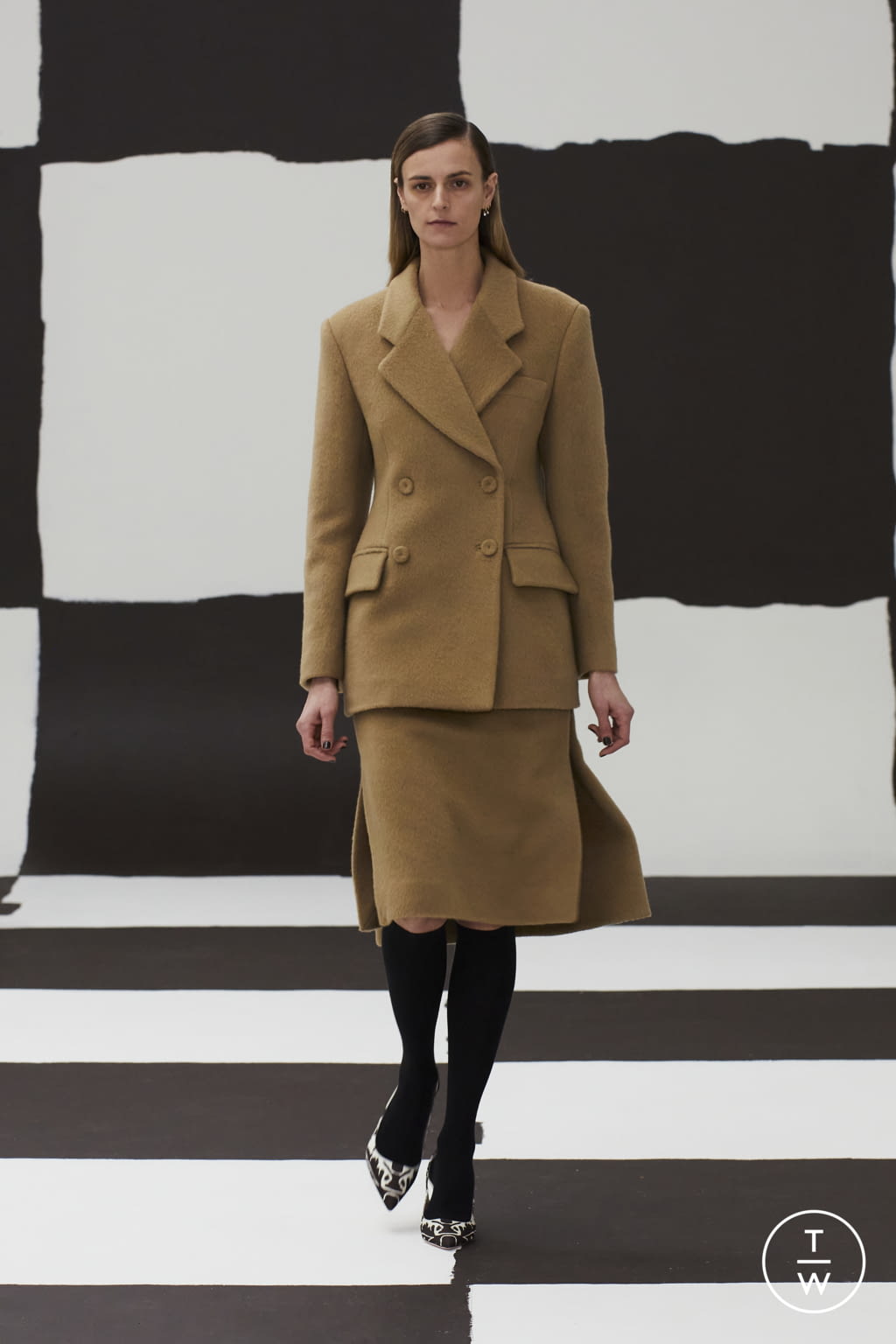 Fashion Week London Fall/Winter 2022 look 4 from the Emilia Wickstead collection womenswear