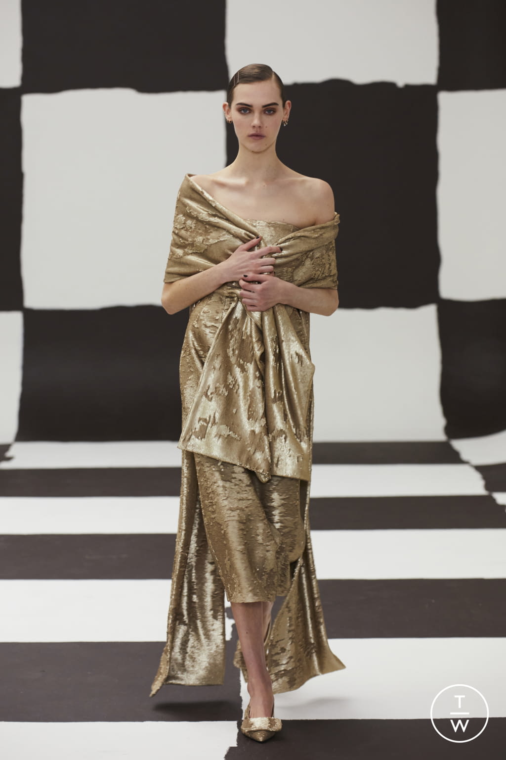 Fashion Week London Fall/Winter 2022 look 42 from the Emilia Wickstead collection 女装