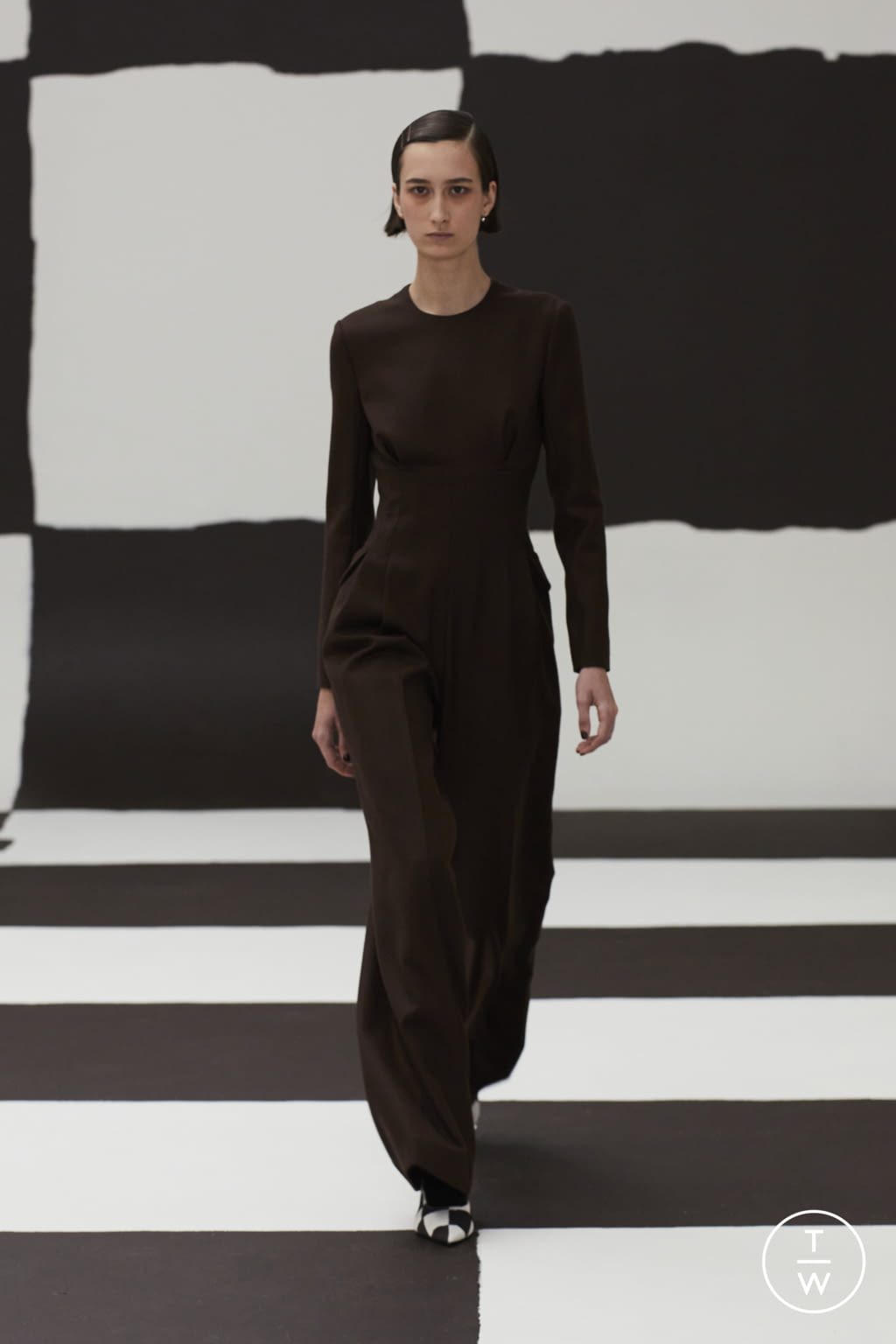 Fashion Week London Fall/Winter 2022 look 7 from the Emilia Wickstead collection 女装