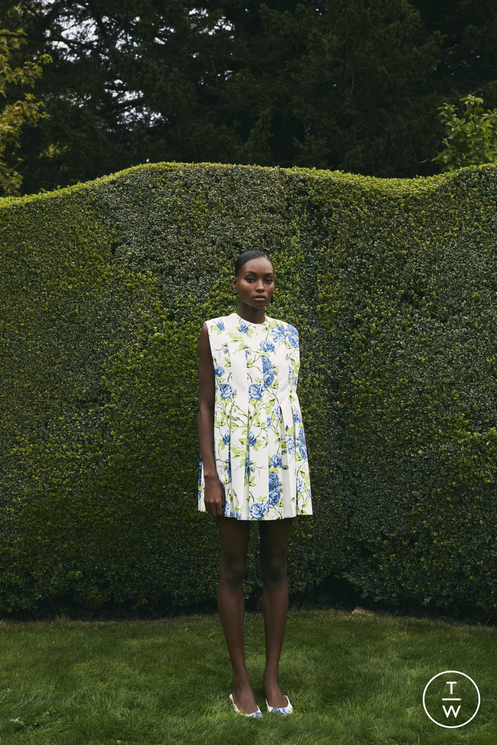 Fashion Week London Spring/Summer 2022 look 29 from the Emilia Wickstead collection womenswear