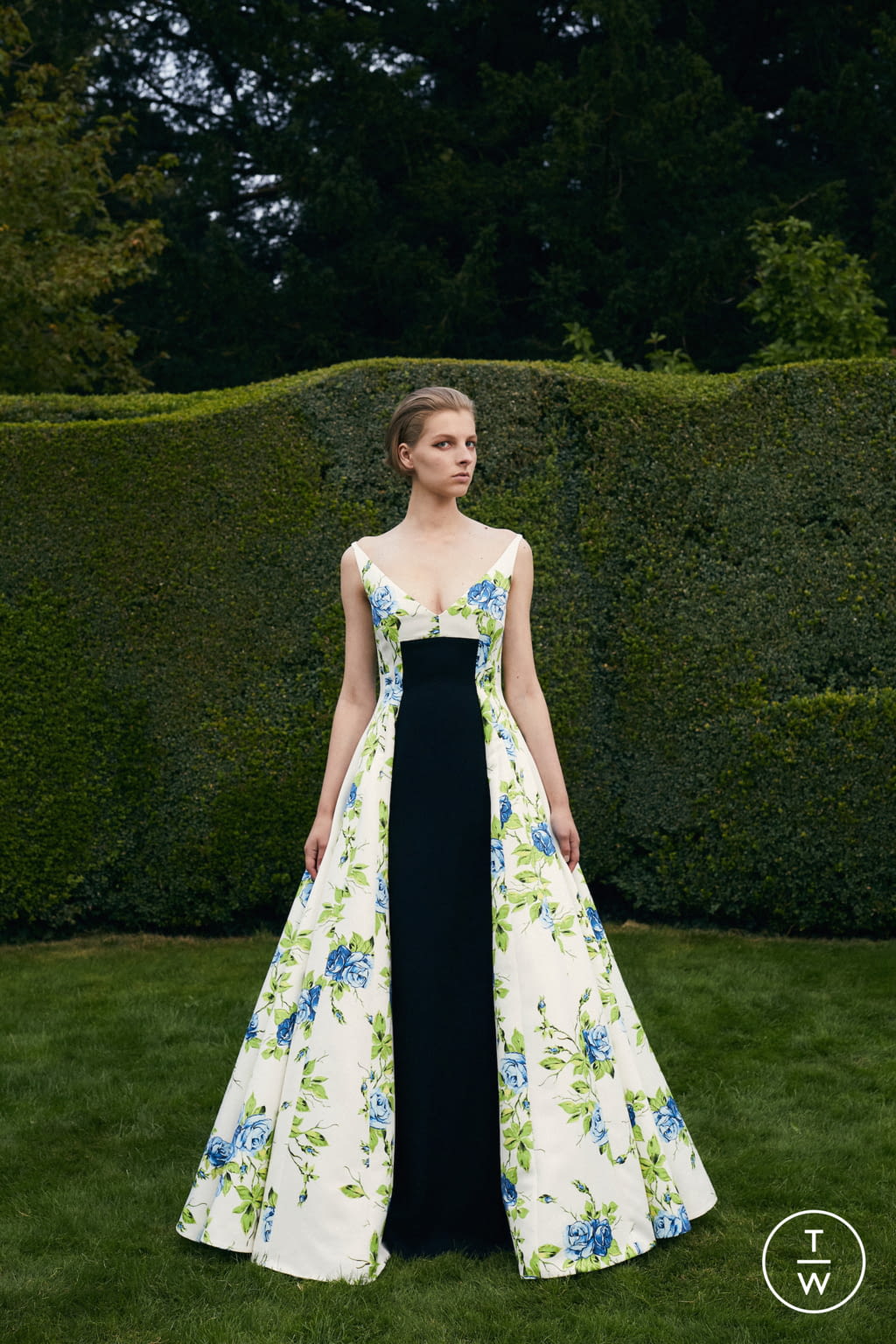 Fashion Week London Spring/Summer 2022 look 31 from the Emilia Wickstead collection womenswear