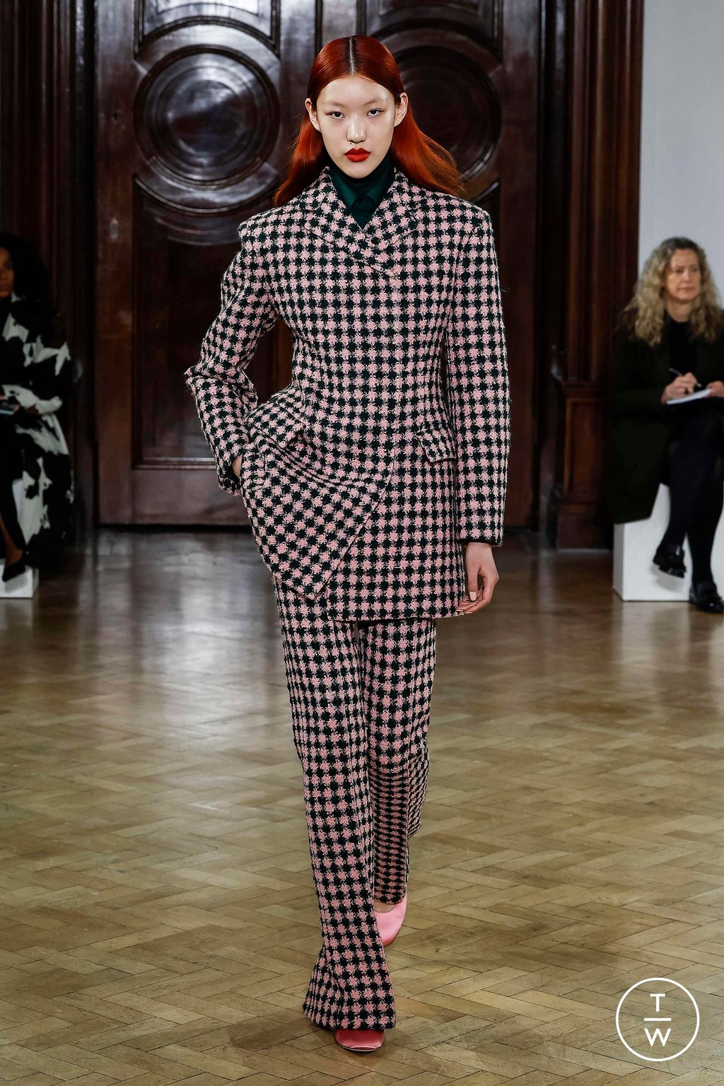 Fashion Week London Fall/Winter 2023 look 11 from the Emilia Wickstead collection 女装