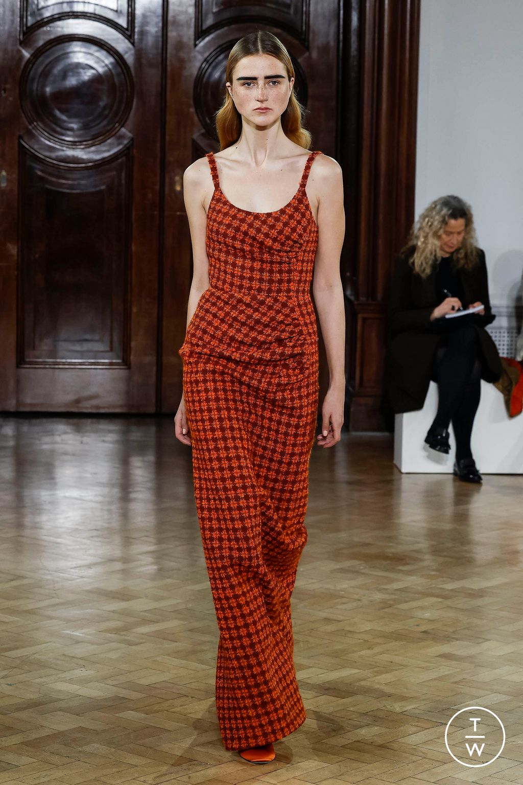 Fashion Week London Fall/Winter 2023 look 21 from the Emilia Wickstead collection 女装