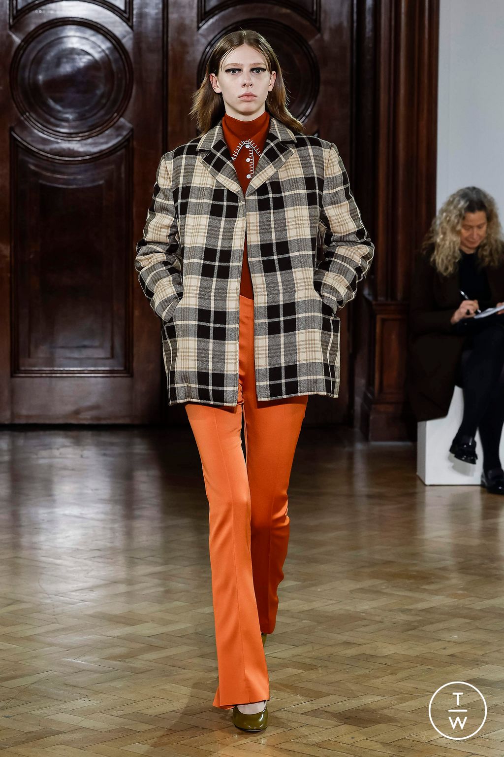 Fashion Week London Fall/Winter 2023 look 22 from the Emilia Wickstead collection 女装