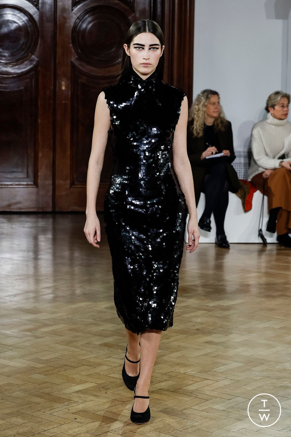 Fashion Week London Fall/Winter 2023 look 29 from the Emilia Wickstead collection 女装