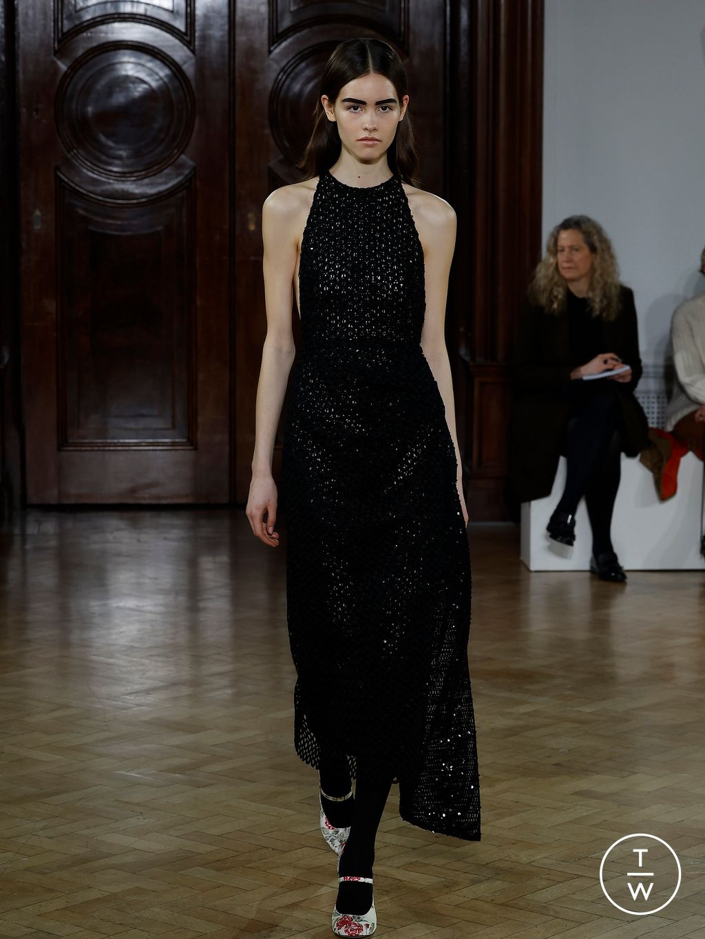 Fashion Week London Fall/Winter 2023 look 36 from the Emilia Wickstead collection 女装