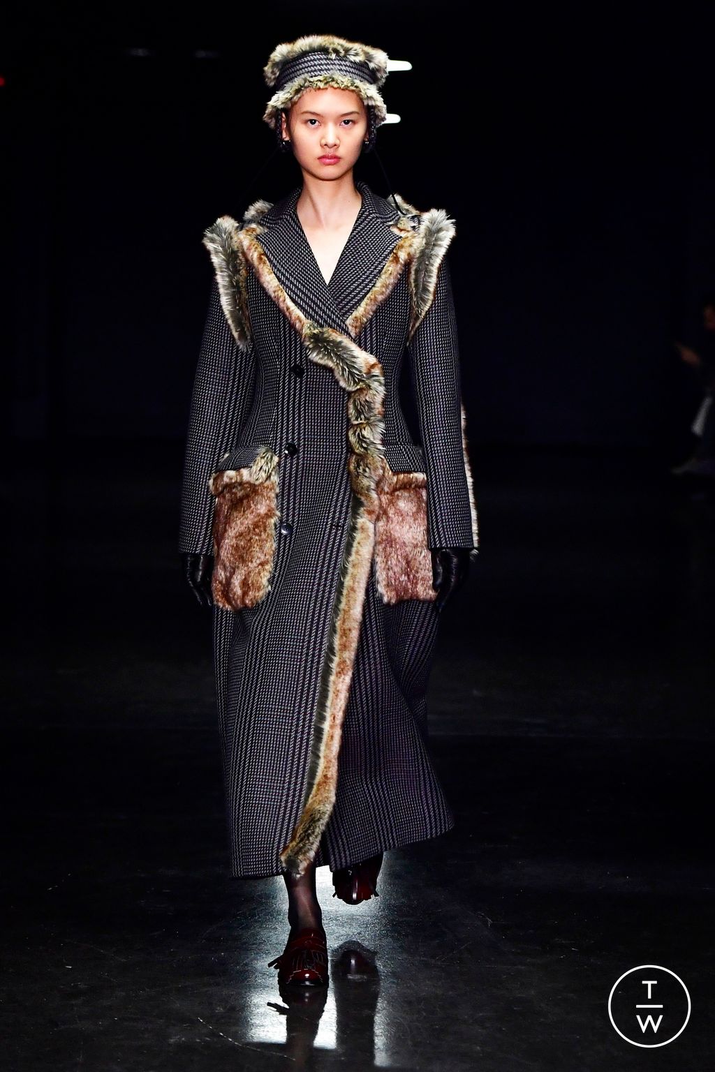 Fashion Week London Fall/Winter 2024 look 13 from the Emilia Wickstead collection 女装