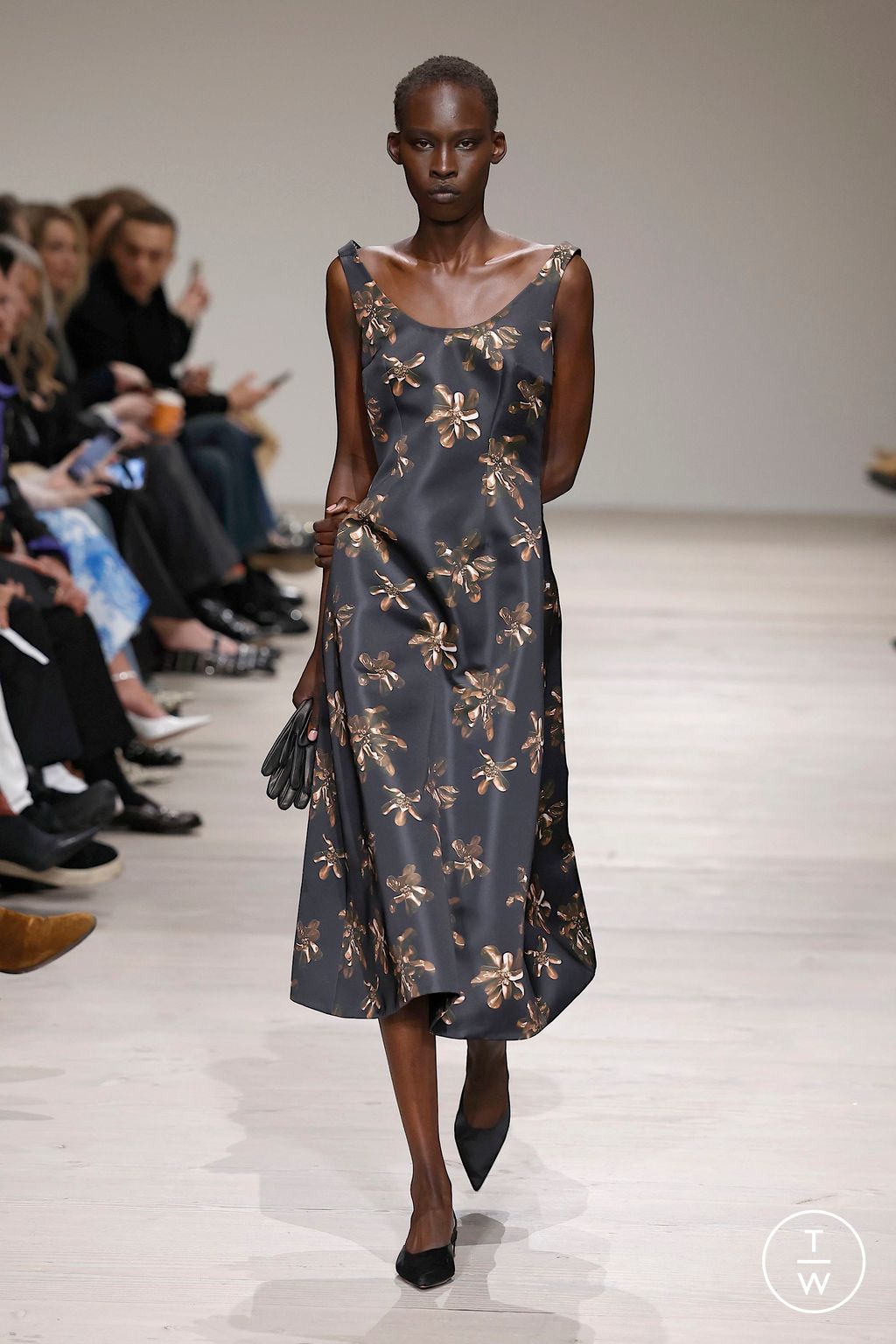 Fashion Week London Fall/Winter 2025 look 12 from the Emilia Wickstead collection womenswear