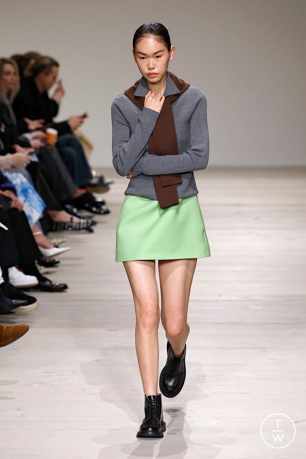 Fashion Week London Fall/Winter 2025 look 15 de la collection Emilia Wickstead womenswear