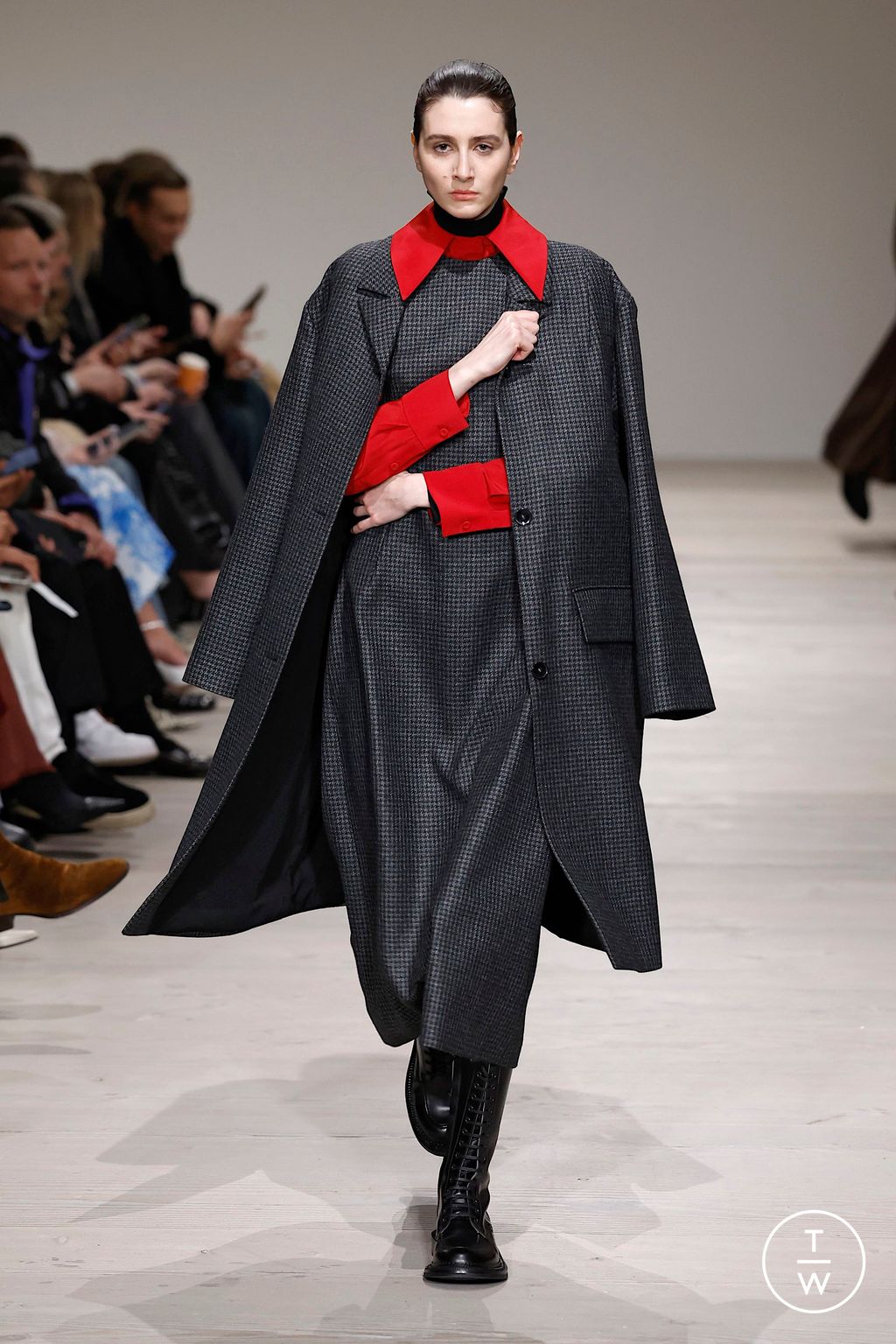 Fashion Week London Fall/Winter 2025 look 16 from the Emilia Wickstead collection womenswear