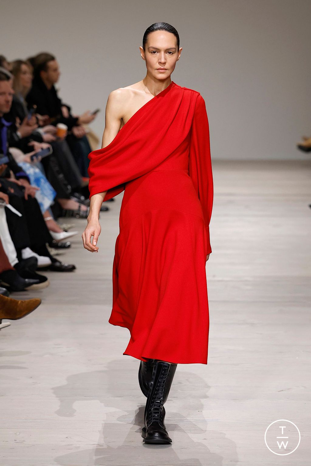Fashion Week London Fall/Winter 2025 look 18 from the Emilia Wickstead collection womenswear