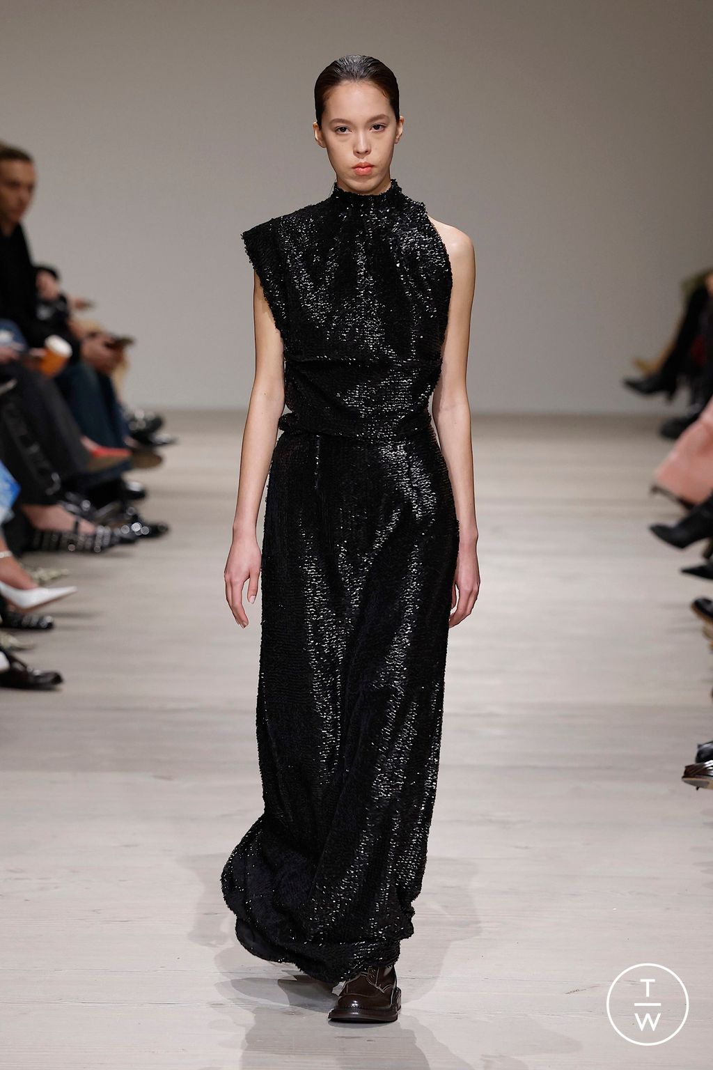 Fashion Week London Fall/Winter 2025 look 33 from the Emilia Wickstead collection womenswear