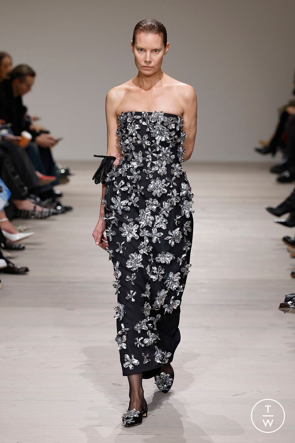 Fashion Week London Fall/Winter 2025 look 34 from the Emilia Wickstead collection womenswear