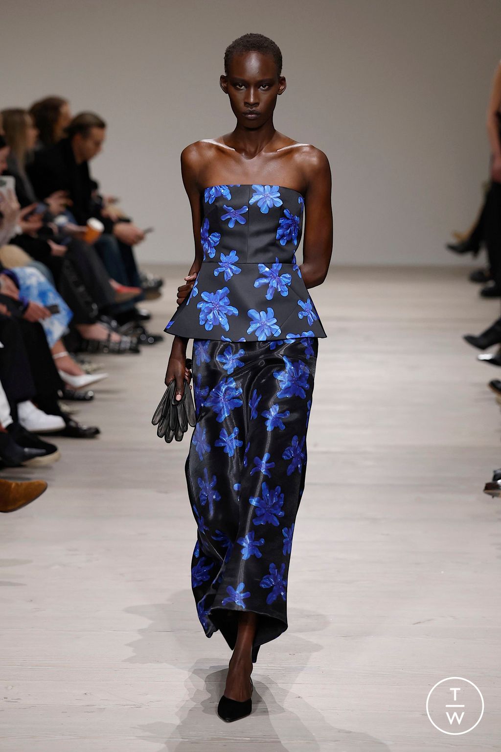 Fashion Week London Fall/Winter 2025 look 36 from the Emilia Wickstead collection womenswear