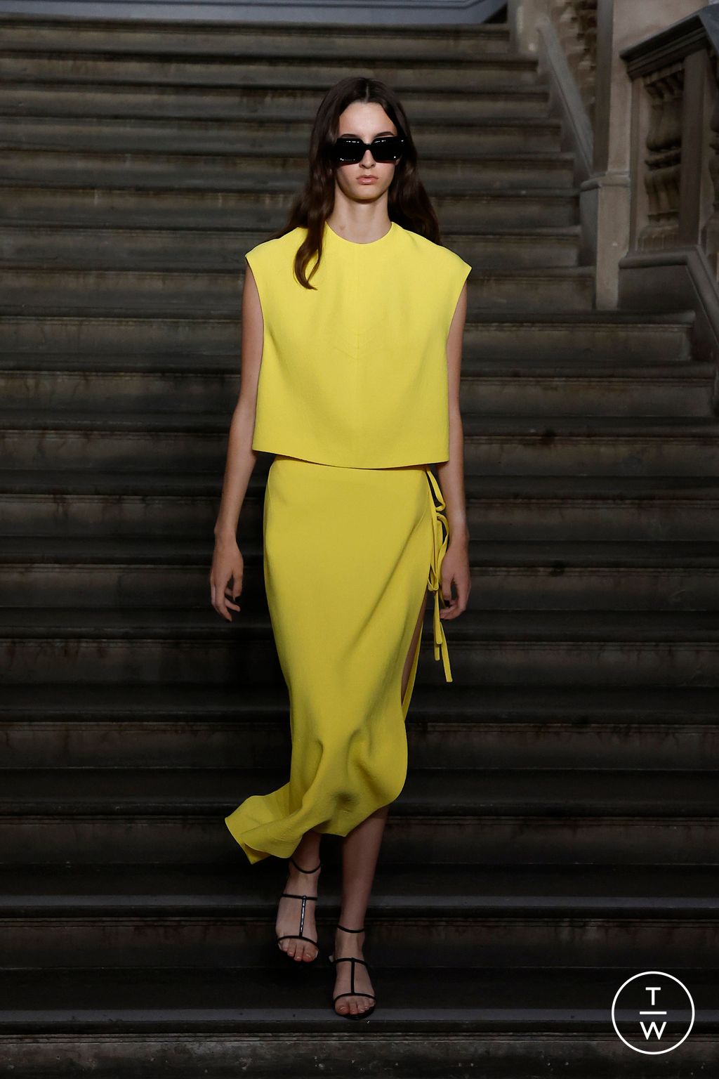 Fashion Week London Spring/Summer 2024 look 27 from the Emilia Wickstead collection 女装
