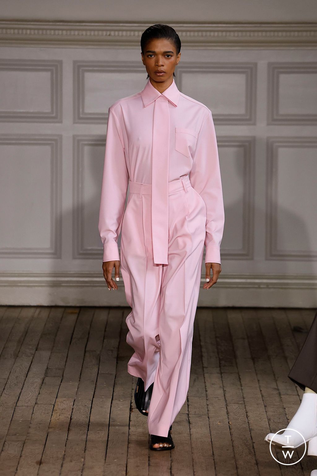 Fashion Week London Spring/Summer 2025 look 4 from the Emilia Wickstead collection womenswear