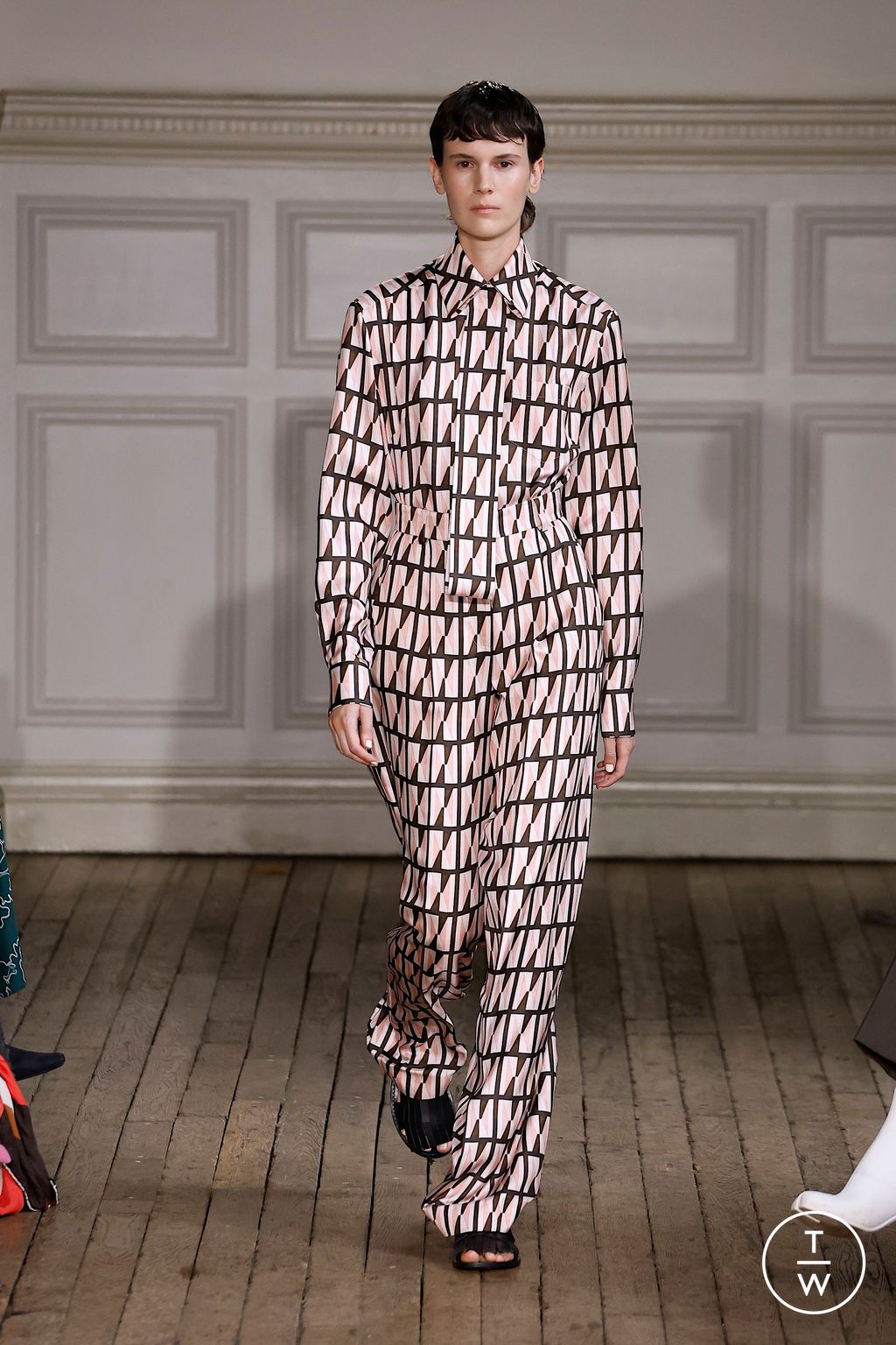 Fashion Week London Spring/Summer 2025 look 6 from the Emilia Wickstead collection womenswear