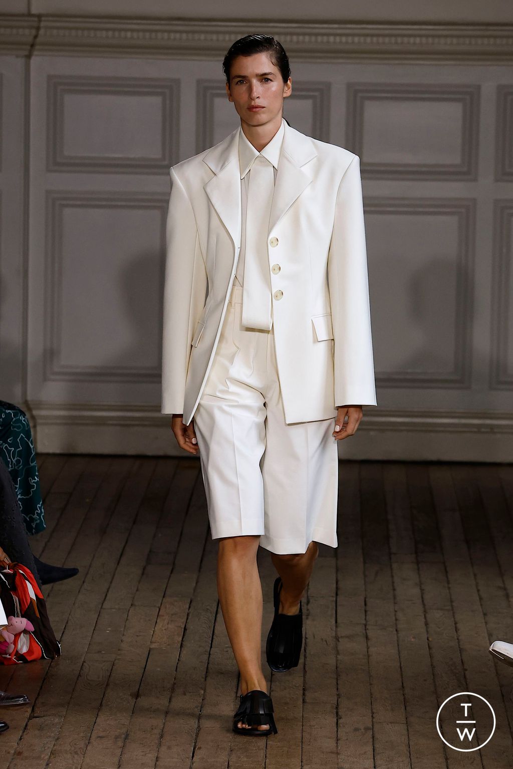 Fashion Week London Spring/Summer 2025 look 19 from the Emilia Wickstead collection womenswear