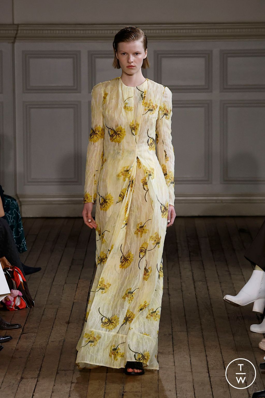 Fashion Week London Spring/Summer 2025 look 21 from the Emilia Wickstead collection womenswear