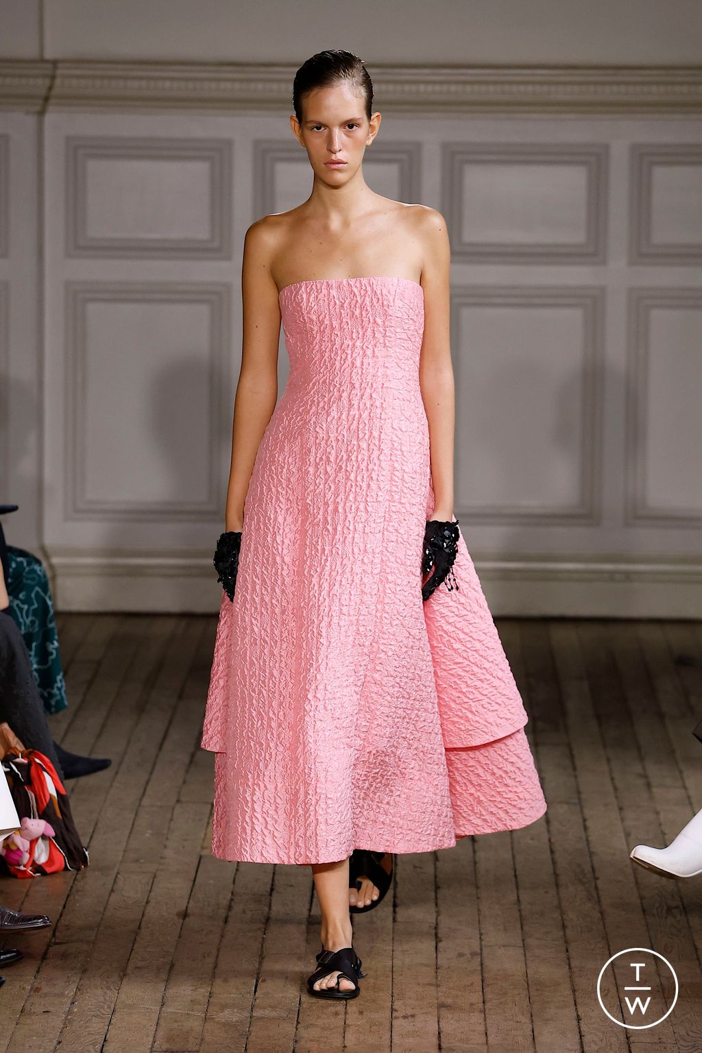 Fashion Week London Spring/Summer 2025 look 27 de la collection Emilia Wickstead womenswear