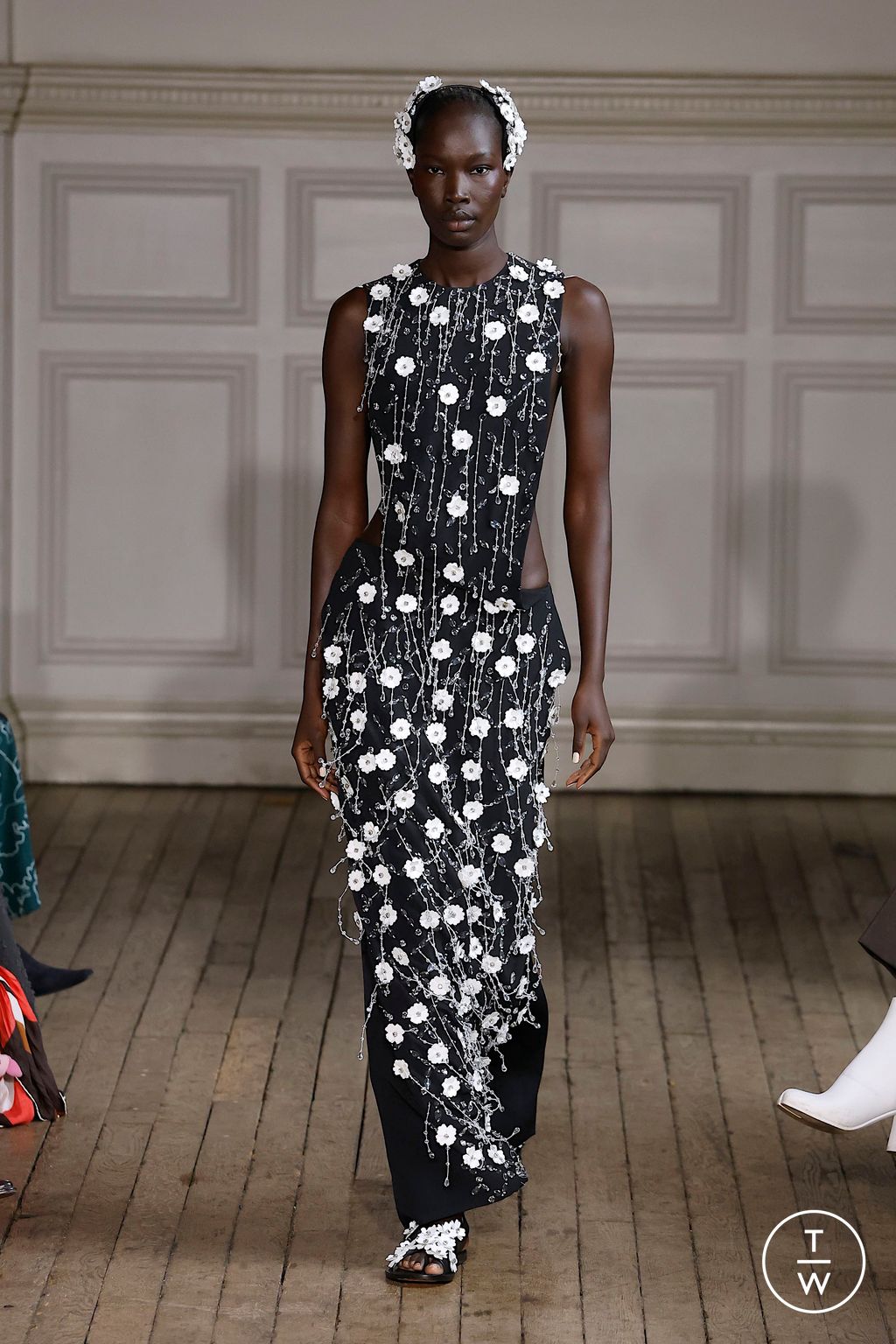 Fashion Week London Spring/Summer 2025 look 31 from the Emilia Wickstead collection womenswear