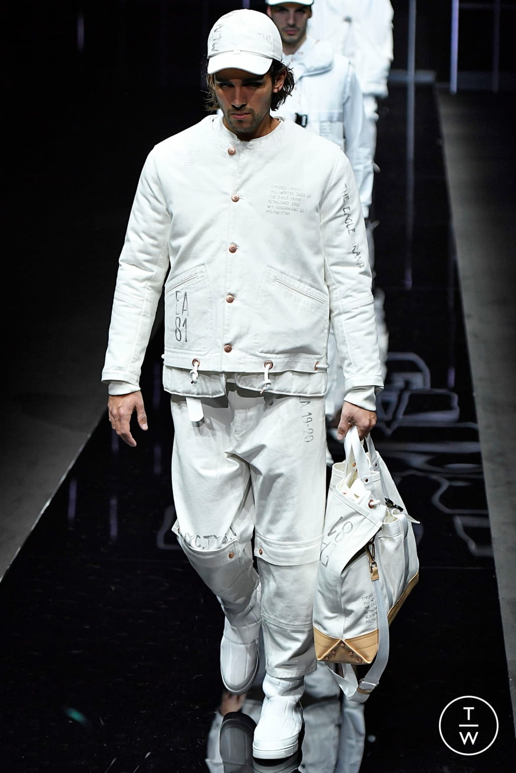 Fashion Week Milan Fall/Winter 2019 look 117 from the Emporio Armani collection 男装