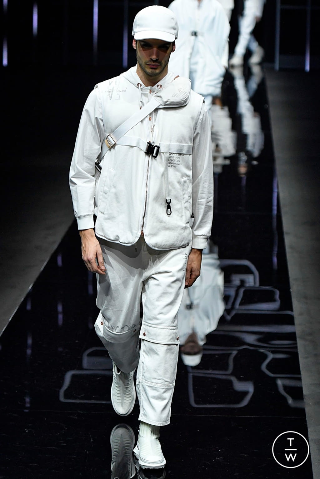 Fashion Week Milan Fall/Winter 2019 look 118 from the Emporio Armani collection 男装