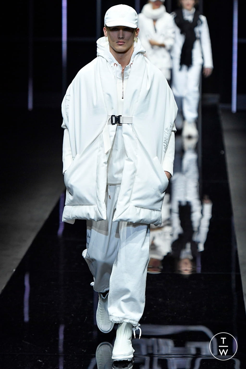 Fashion Week Milan Fall/Winter 2019 look 119 from the Emporio Armani collection 男装