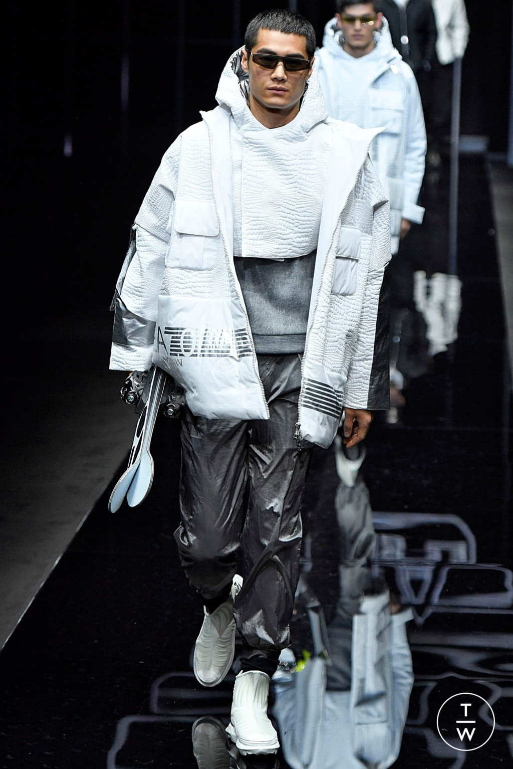 Fashion Week Milan Fall/Winter 2019 look 124 from the Emporio Armani collection 男装