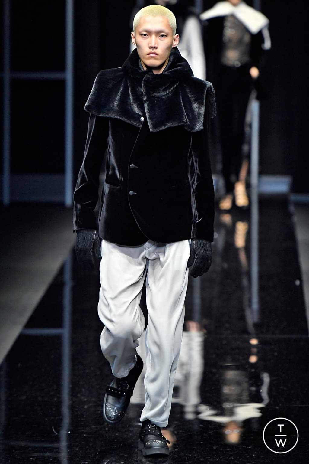 Fashion Week Milan Fall/Winter 2019 look 129 from the Emporio Armani collection 男装