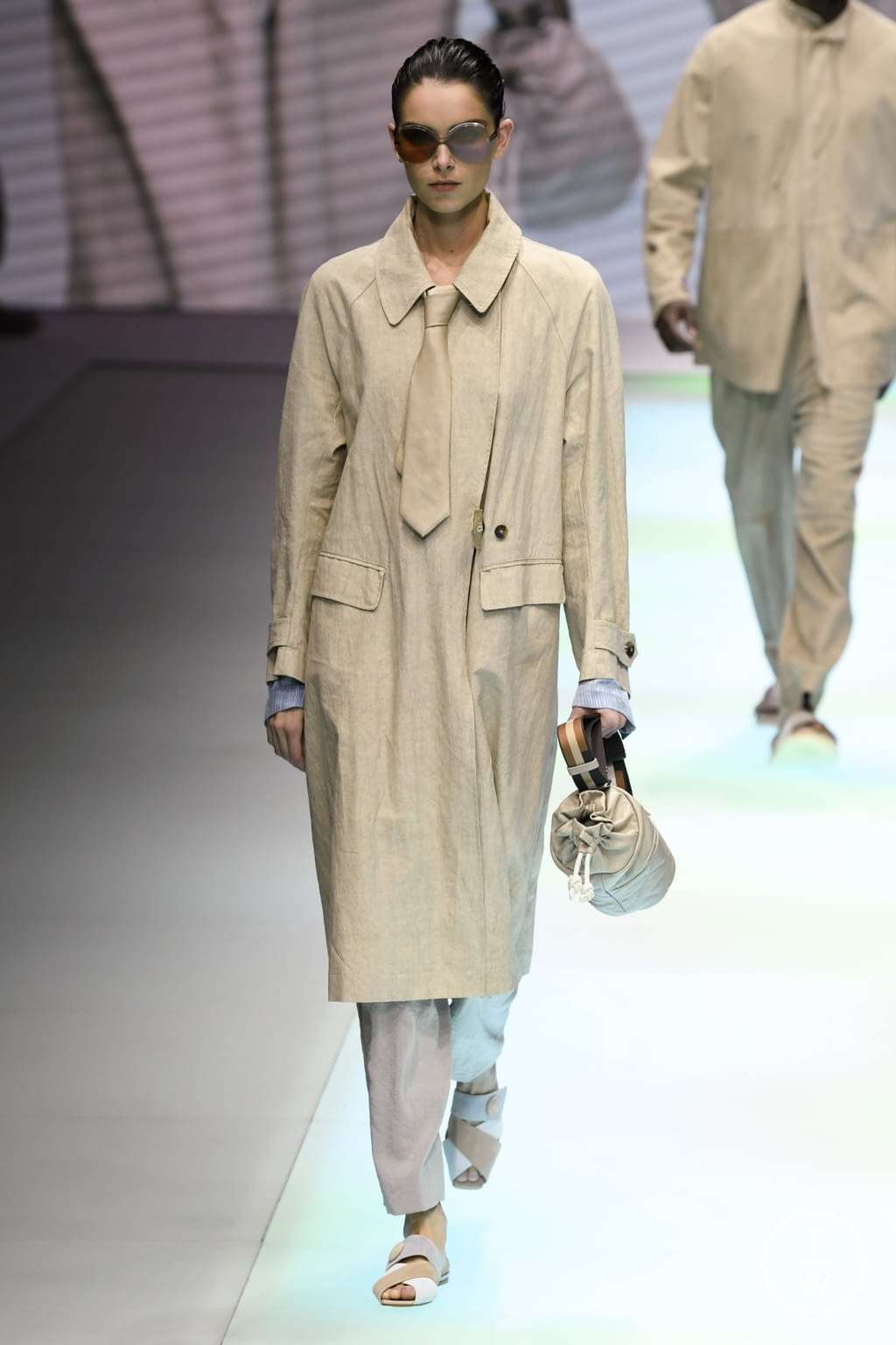 Fashion Week Milan Spring/Summer 2022 look 17 from the Emporio Armani collection womenswear