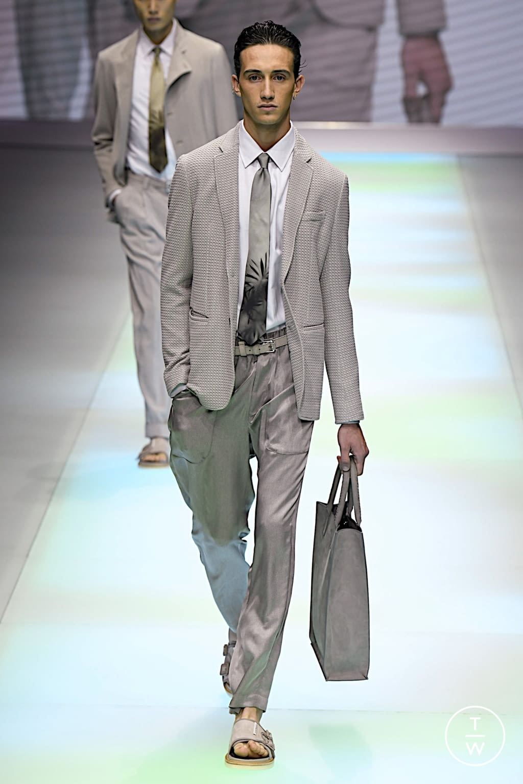 Fashion Week Milan Spring/Summer 2022 look 25 from the Emporio Armani collection womenswear