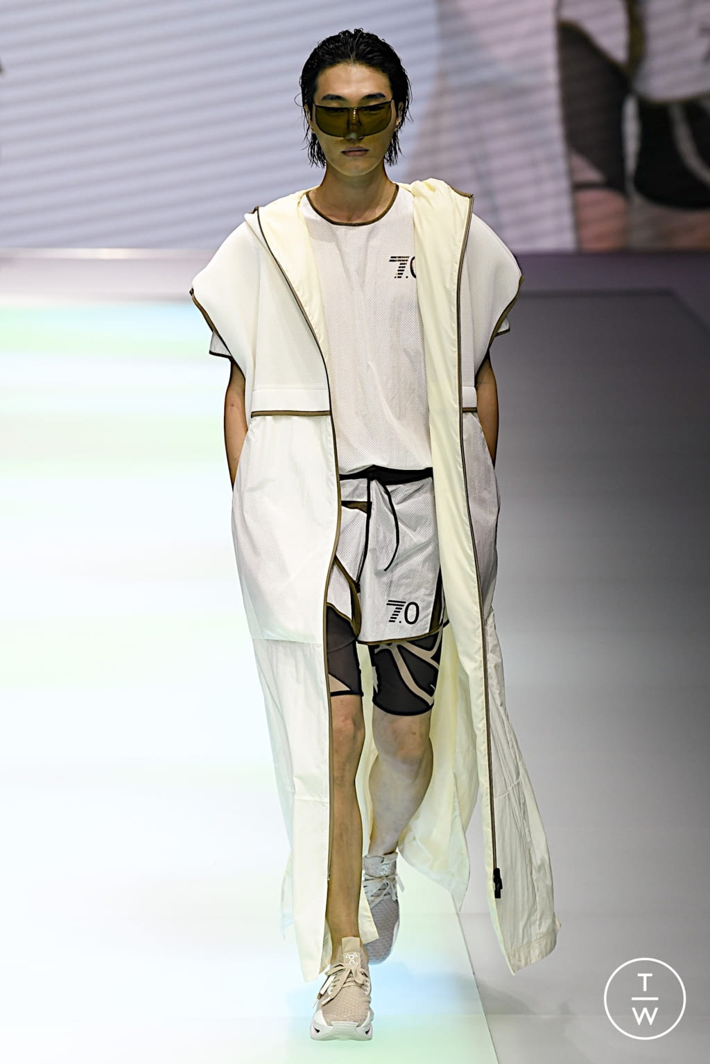 Fashion Week Milan Spring/Summer 2022 look 33 from the Emporio Armani collection womenswear