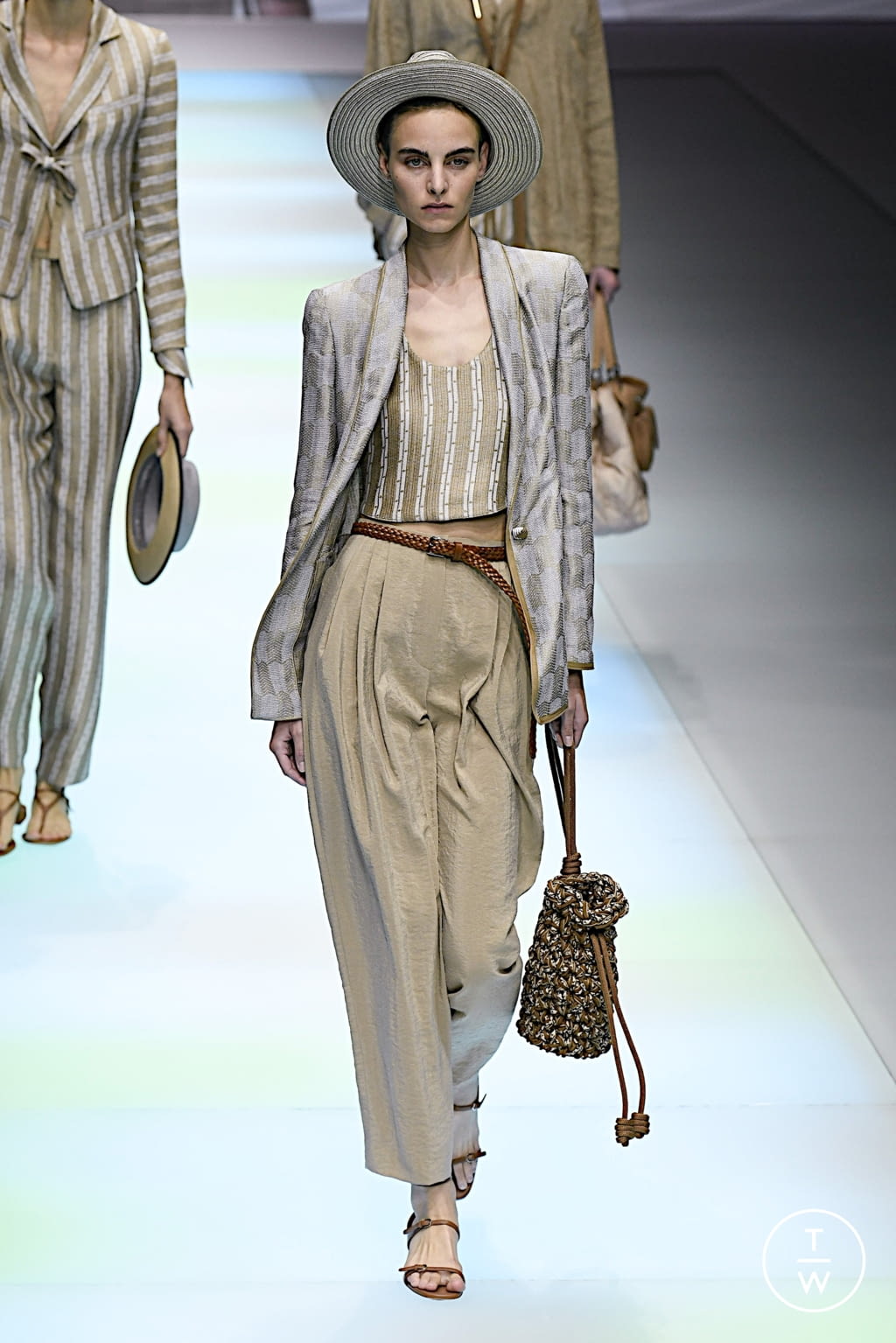 Fashion Week Milan Spring/Summer 2022 look 34 from the Emporio Armani collection 女装