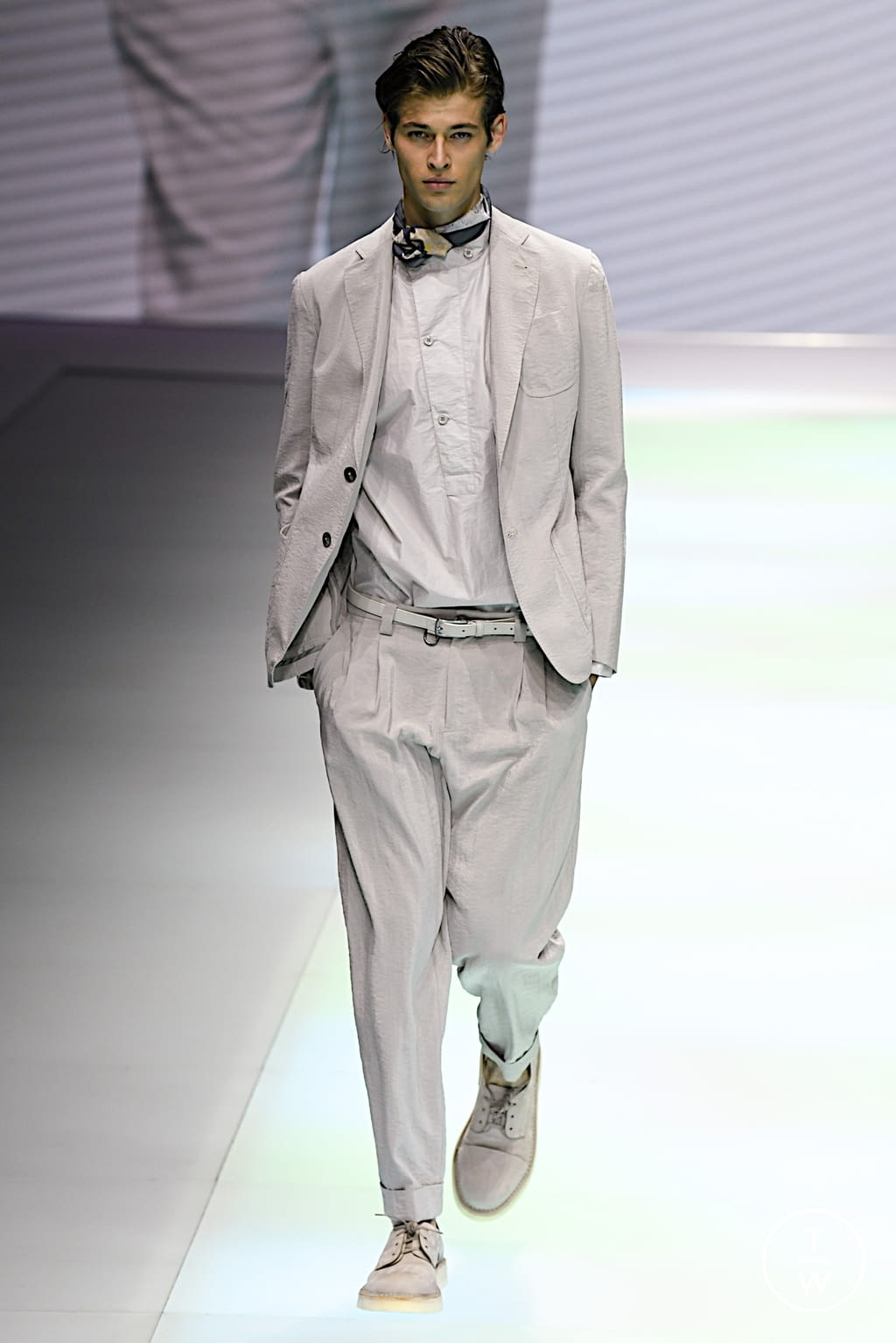 Fashion Week Milan Spring/Summer 2022 look 44 from the Emporio Armani collection 女装