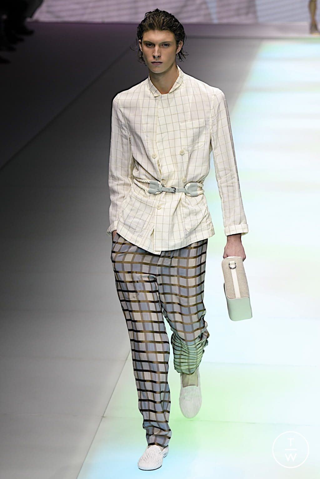 Fashion Week Milan Spring/Summer 2022 look 56 from the Emporio Armani collection 女装