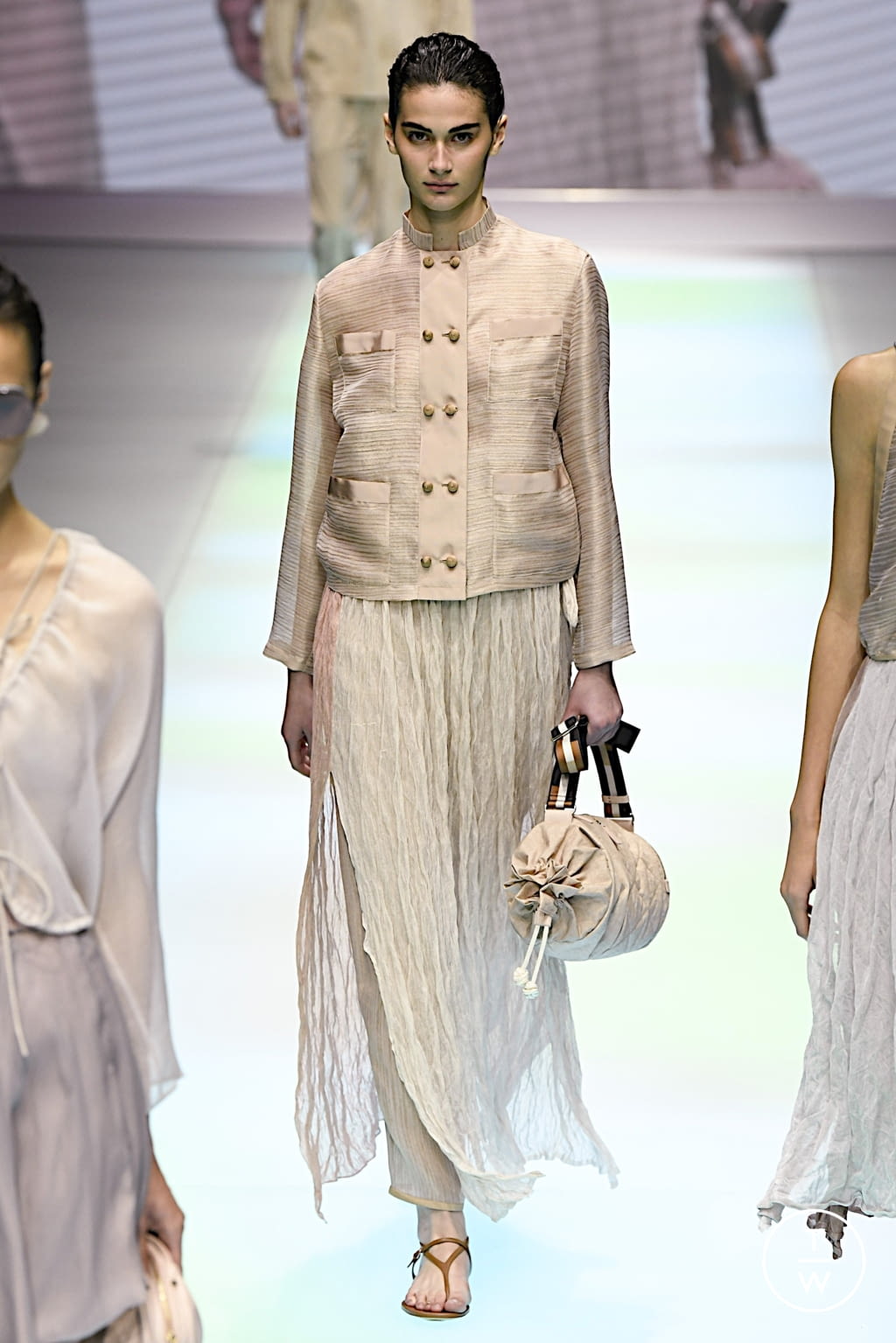 Fashion Week Milan Spring/Summer 2022 look 61 de la collection Emporio Armani womenswear