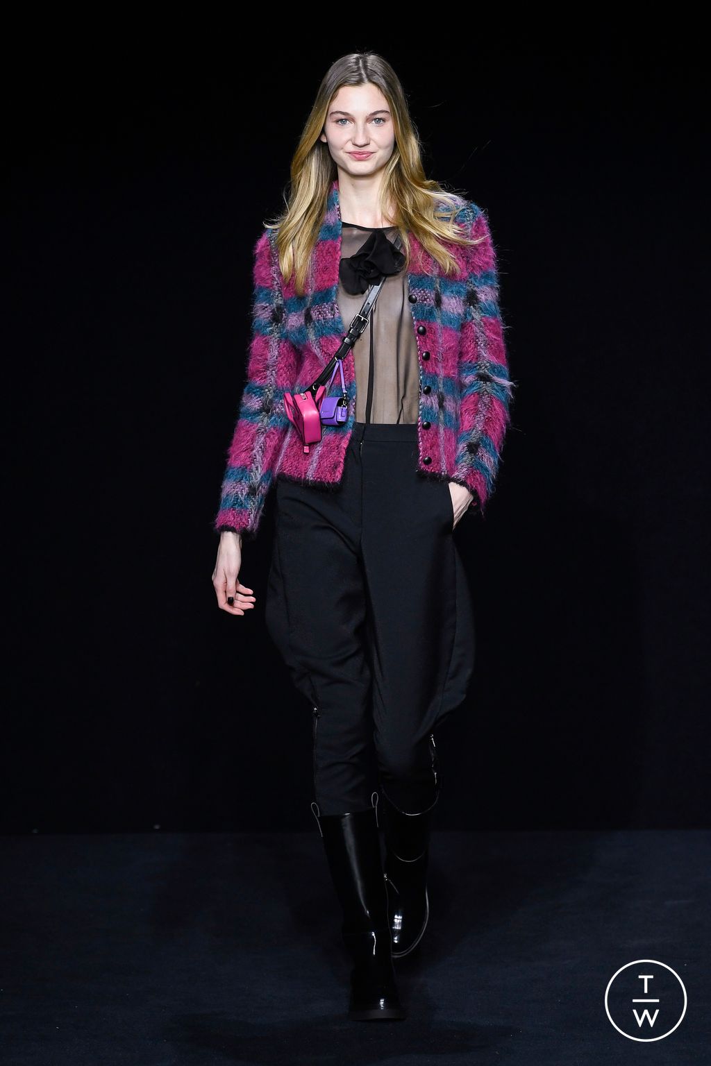 Fashion Week Milan Fall/Winter 2023 look 14 de la collection Emporio Armani womenswear