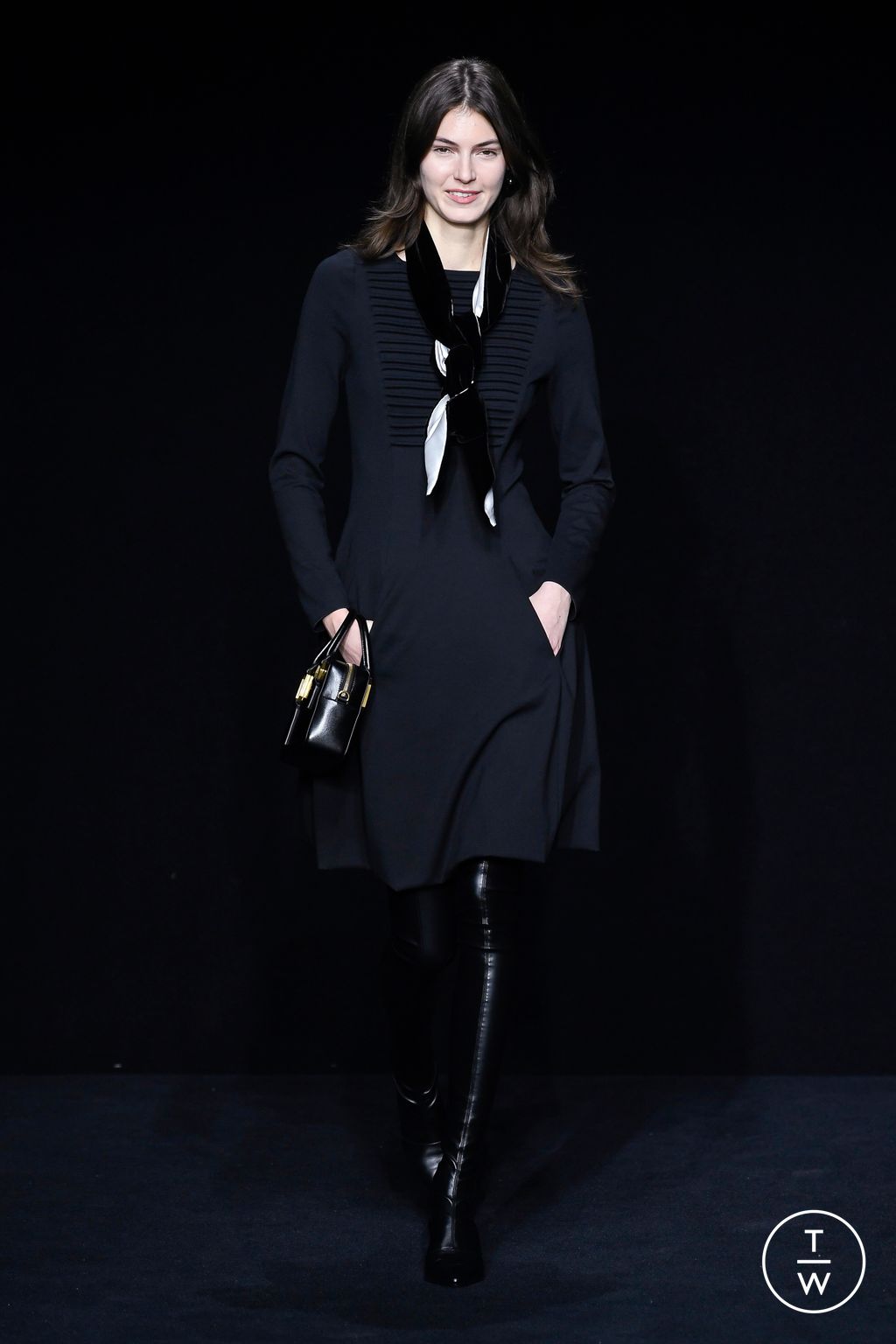 Fashion Week Milan Fall/Winter 2023 look 20 from the Emporio Armani collection womenswear
