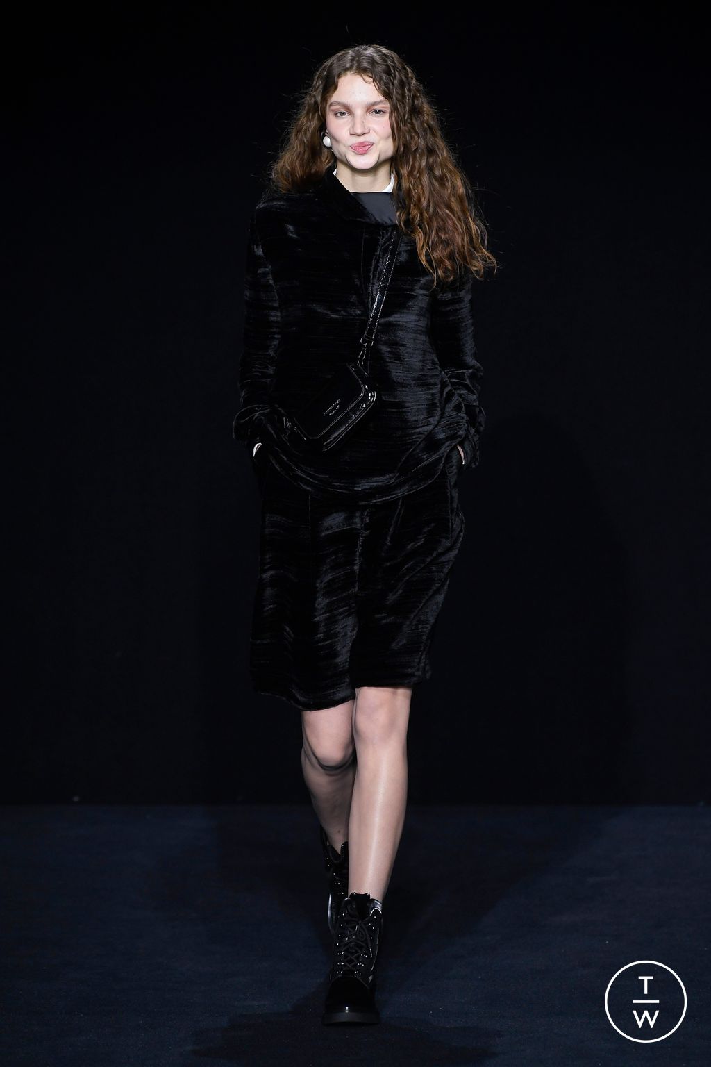 Fashion Week Milan Fall/Winter 2023 look 21 from the Emporio Armani collection womenswear