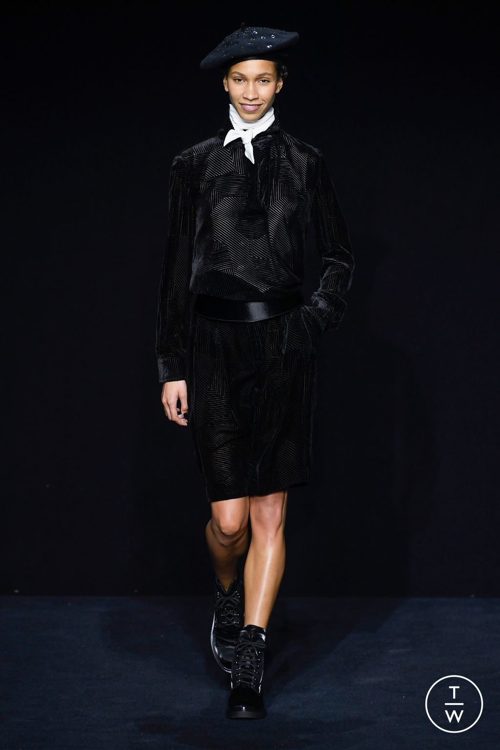 Fashion Week Milan Fall/Winter 2023 look 22 from the Emporio Armani collection womenswear