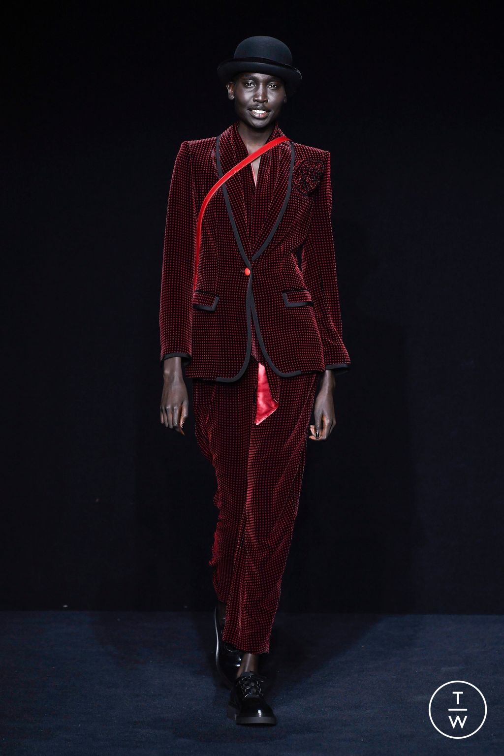 Fashion Week Milan Fall/Winter 2023 look 25 from the Emporio Armani collection 女装
